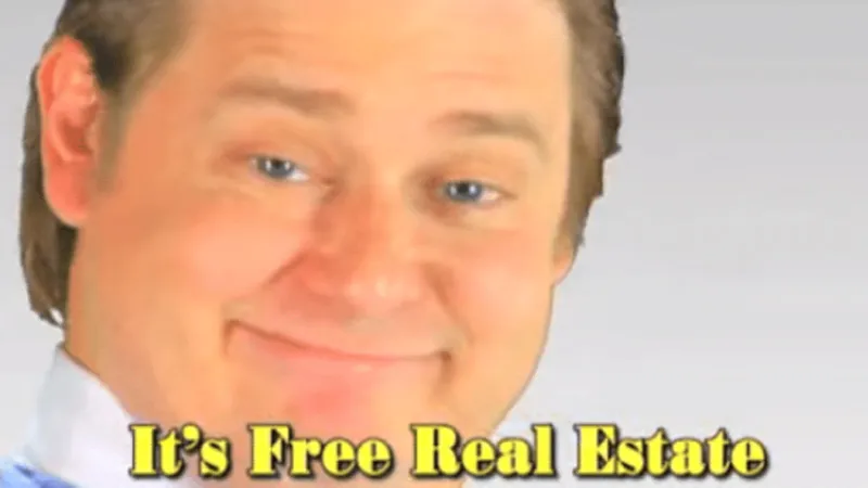 Personnage chuchotant : it's free real estate
