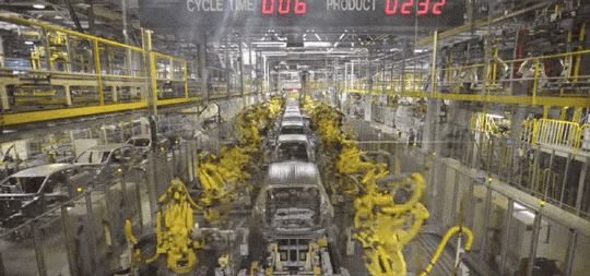 Chaîne de montage robotisée dans une usine